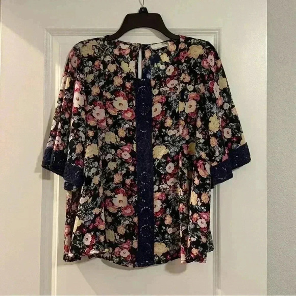 EVERLEIGH FLOWERY BLOUSE SIZE SMALL - Picture 3 of 3